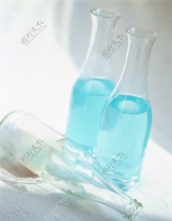 玻璃瓶酒瓶液体花瓶图片