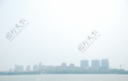 青山湖湖面图片