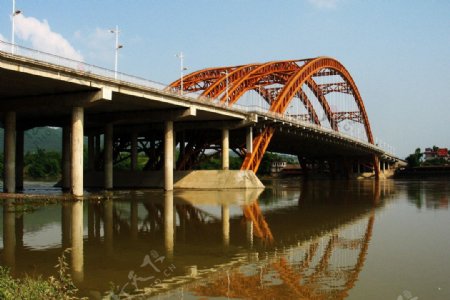 桂磨桥倒影图片