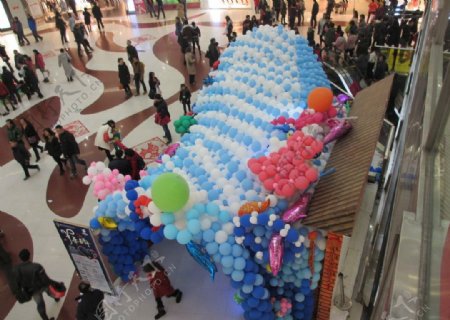 商场气球装饰七彩气球图片