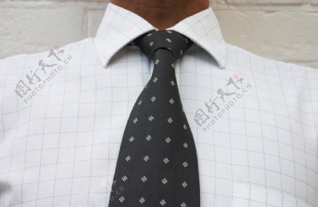系领带的白领图片