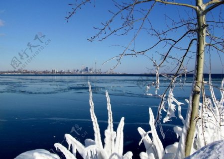 多伦多安大略湖冬季的湖面图片