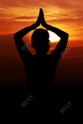 瑜伽夕阳剪影图片