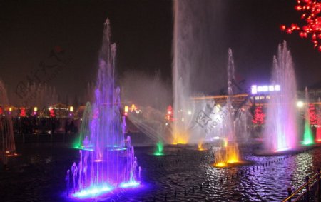 西安大雁塔广场音乐喷泉图片