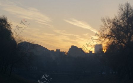 城市晨光图片