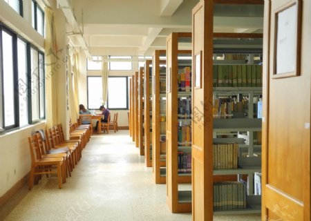 图书馆阅览室图片