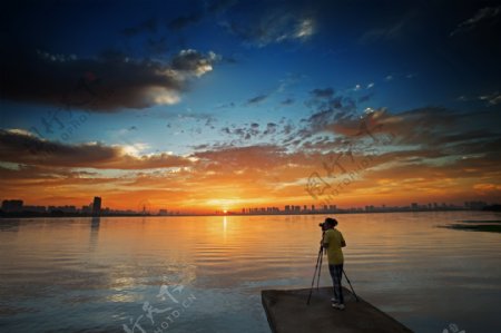 泸沽湖夕阳图片