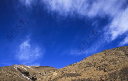 西藏蓝天白云图片
