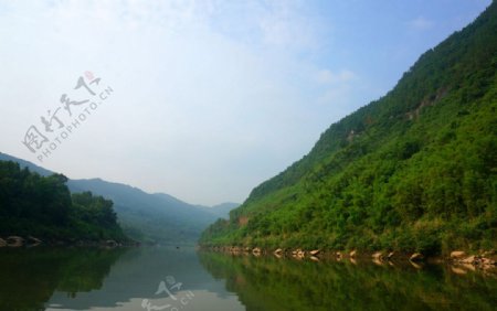 江南湖水山脉图片