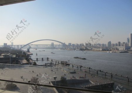 卢浦大桥黄浦江轮船图片