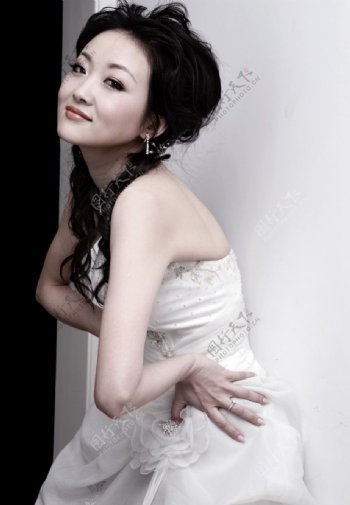 陈湃白色婚纱写真图片