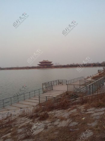 古城湖景图片