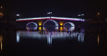 龙湖的夜桥图片