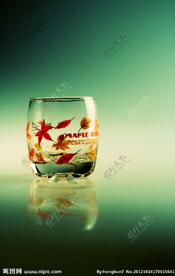 透明玻璃杯图片
