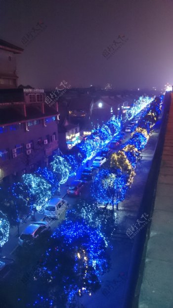 西安城墙外夜景图片