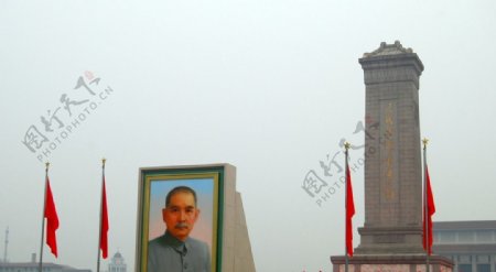 节日的人民英雄纪念碑图片
