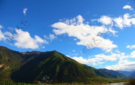 河流山峰景色风光图片