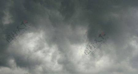雨前乌云图片