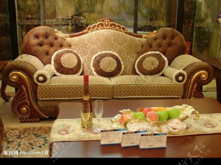 经典欧式家具华丽的三人沙发图片
