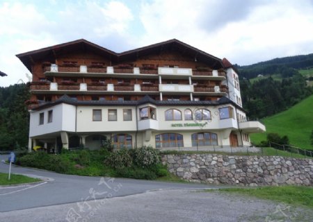 奥地利阿尔卑斯山下的酒店图片