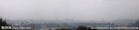 城市雾里的城市图片