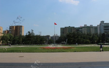 北师大主楼前广场图片