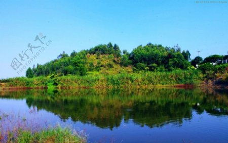 山水风景碧水蓝天图片