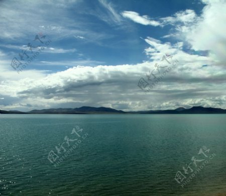 青藏高原那错湖图片