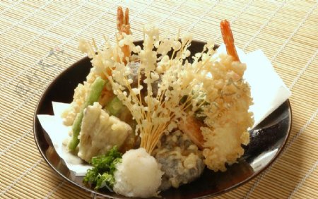 天麸罗拼盘日式海鲜蔬菜图片
