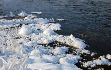 不冻河雪景图片