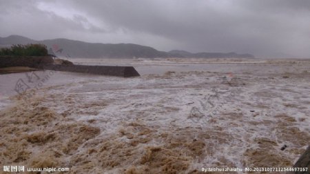 桃花岛上的海浪图片