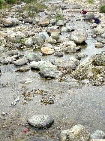 黄山溪流石头图片