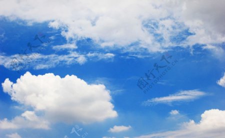 蓝色天空图片