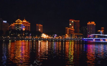 延吉市夜景布尔哈通河图片