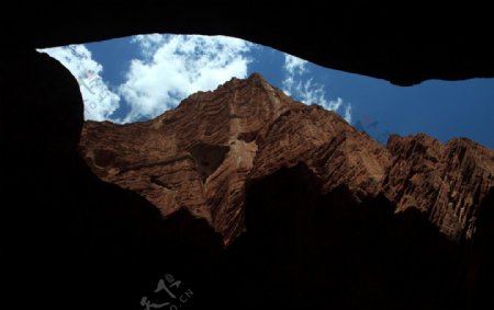 克孜利亚红色的山崖图片