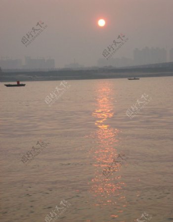 江边看日落图片