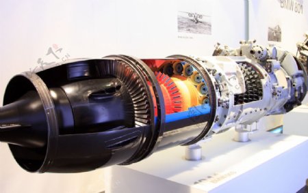 宝马博物馆飞机发动机展览图片