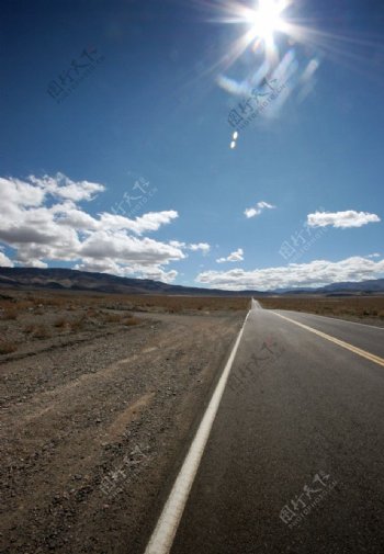 大漠公路风光图片
