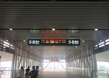 辽阳站站台天桥图片