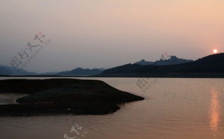 涟水河畔人家图片