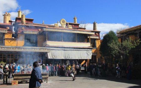 西藏扎基寺财神庙图片