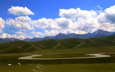 新疆草原风光图片