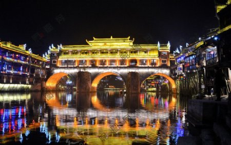 凤凰古城虹桥夜景图片