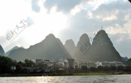 桂林两岸阳光图片