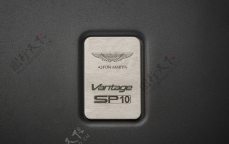 阿斯顿马丁V8图片