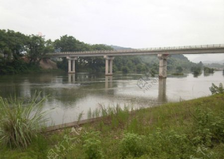 江畔桥图片