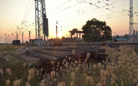 铁轨夕阳图片