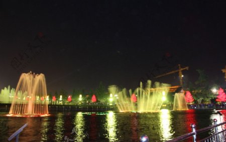 西安大雁塔喷泉图片