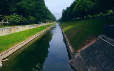 城市建设环保河渠图片