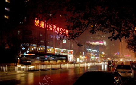 郑州经三路商业夜景图片